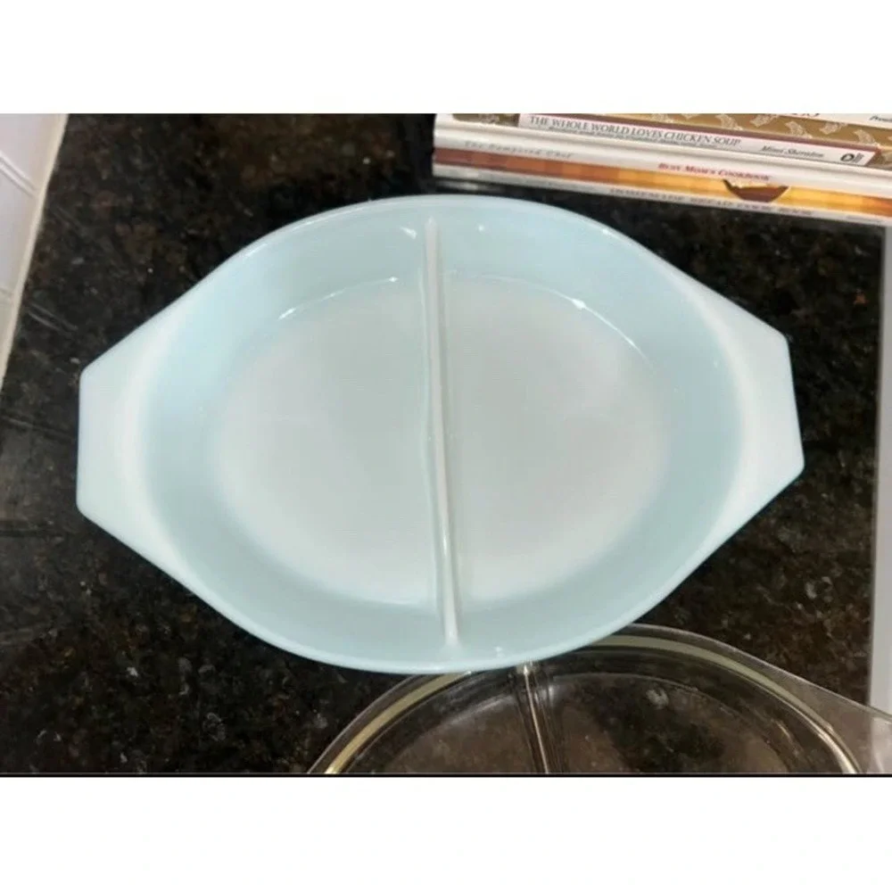 Pyrex 949C Divided Oval Glass Casserole w/ Lid Blue Snowflake Pattern